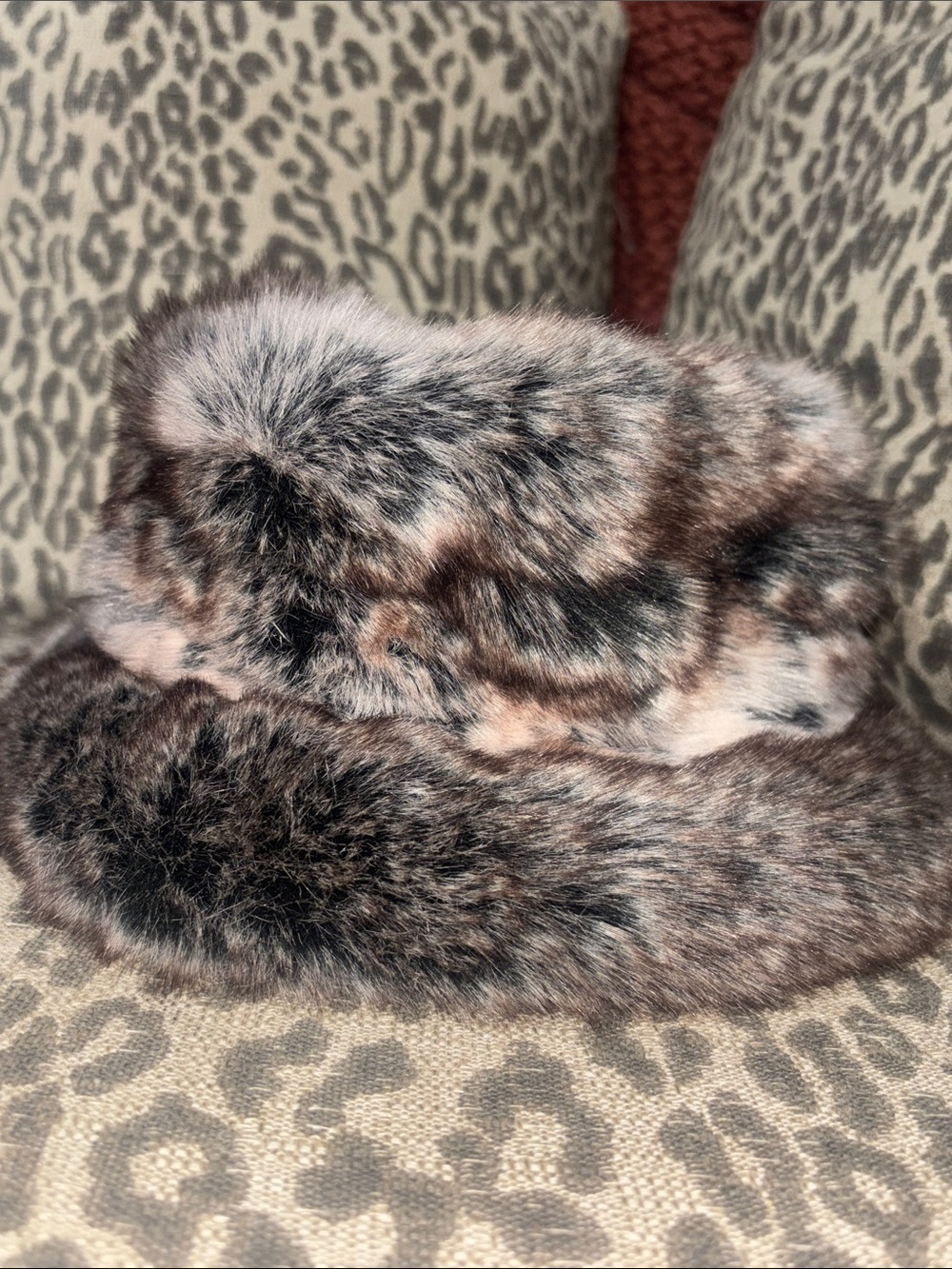 Parkhurst Canada faux fur bucket hat warm fuzzy classic elegant plush hat